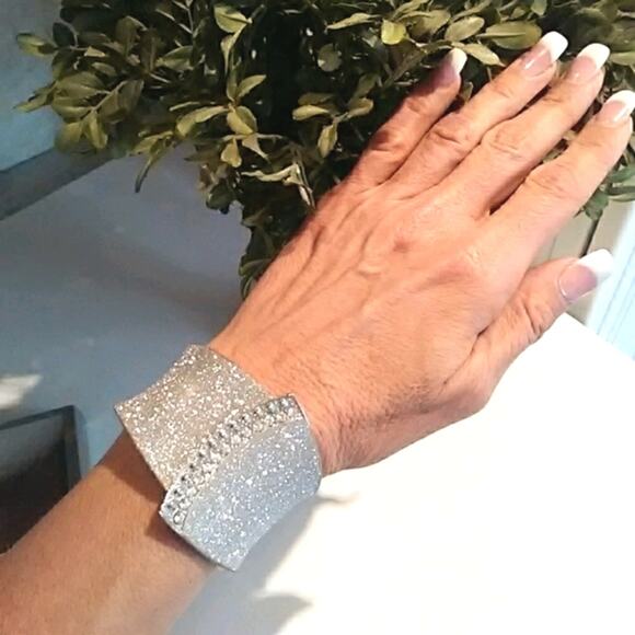 Vintage SILVER SPARKLE Crystals Cuff Bracelet HINGED  Easy On Party Glam Holiday - Picture 1 of 11